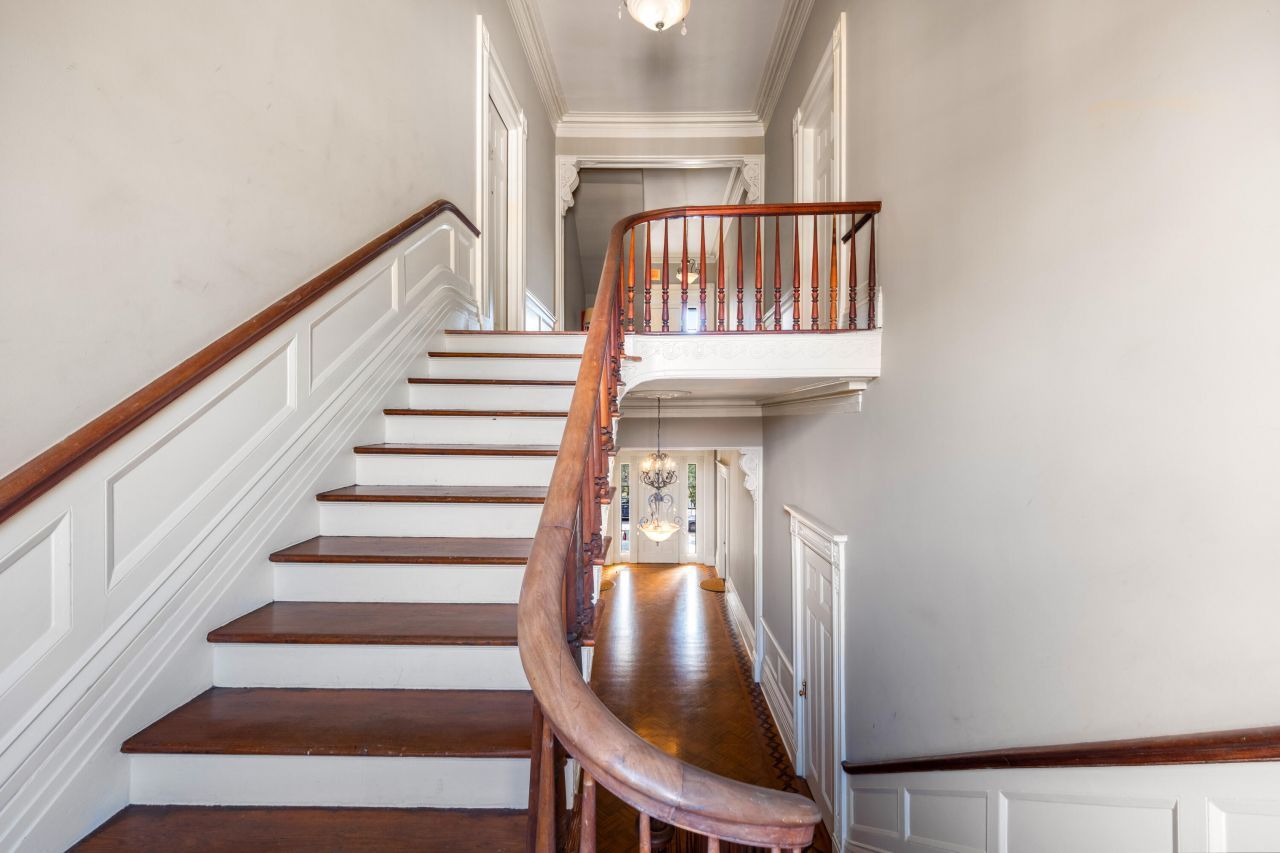 214 Calhoun Street Photo 6