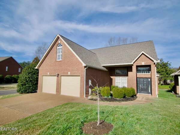 295 Savannah Park Drive, Maryville, TN 37803