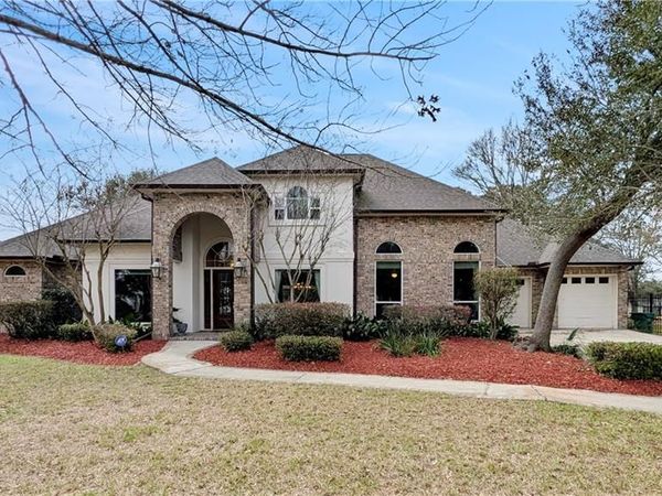 3728 LAKE MICHEL Drive, Gretna, LA 70056