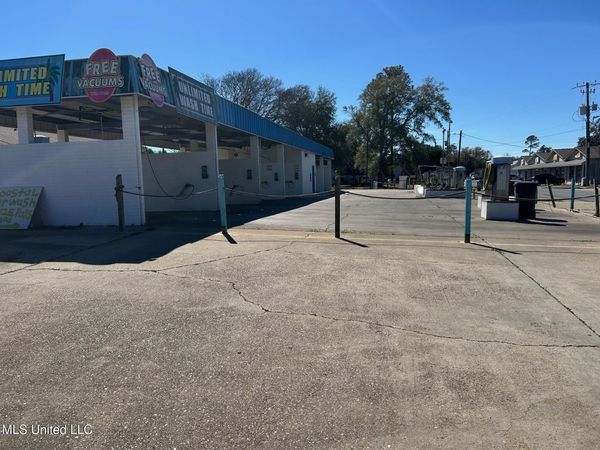 2759 Pass Road, Biloxi, MS 39531