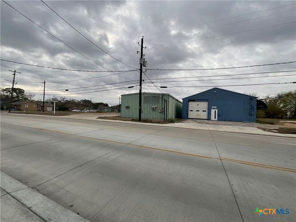 607 E Crestwood Drive , Victoria, TX 77901