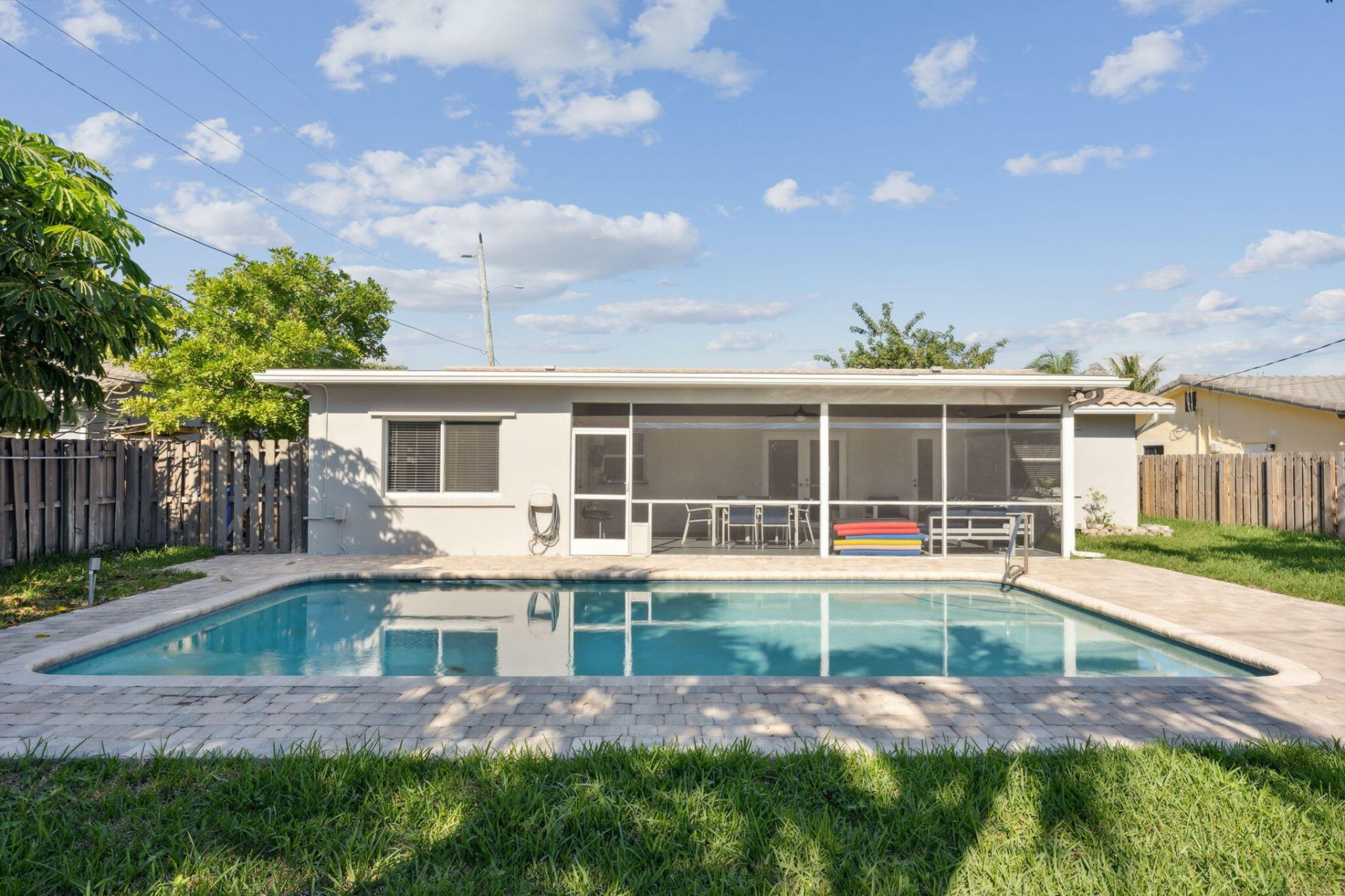 428 SE 2nd Street, Deerfield Beach, FL 33441 Main Photo