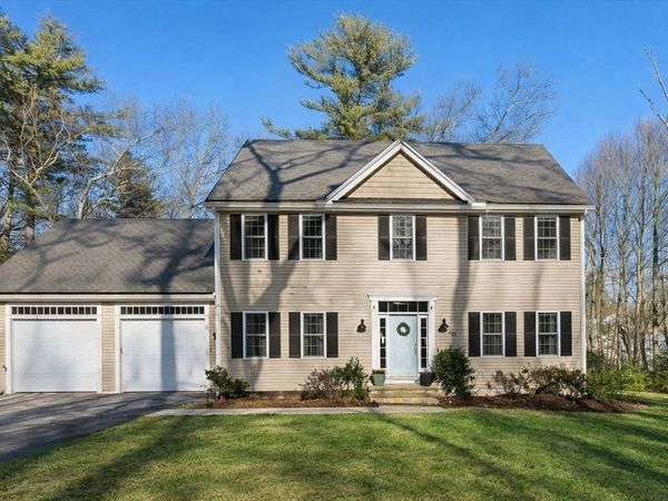 578 Carpenter Rd, Northbridge, MA 01588