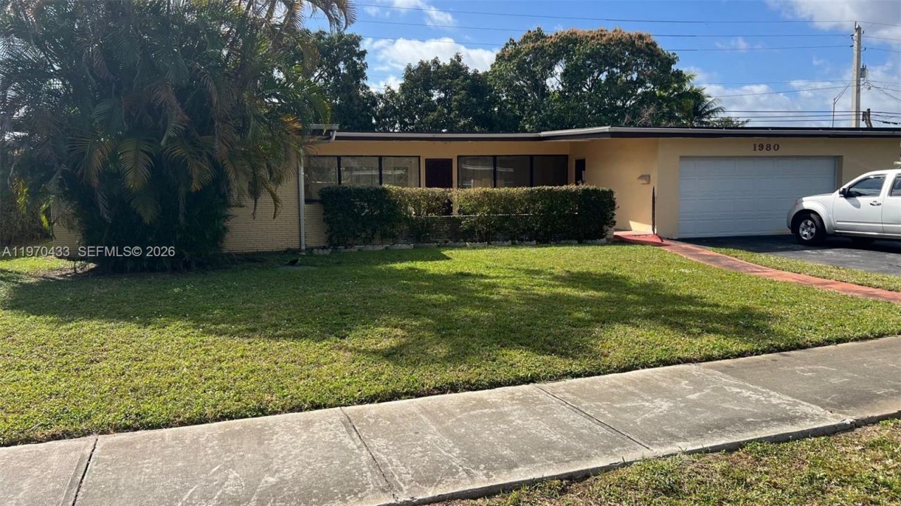 1980 NE 185th Ter, North Miami Beach, FL 33179 Photo