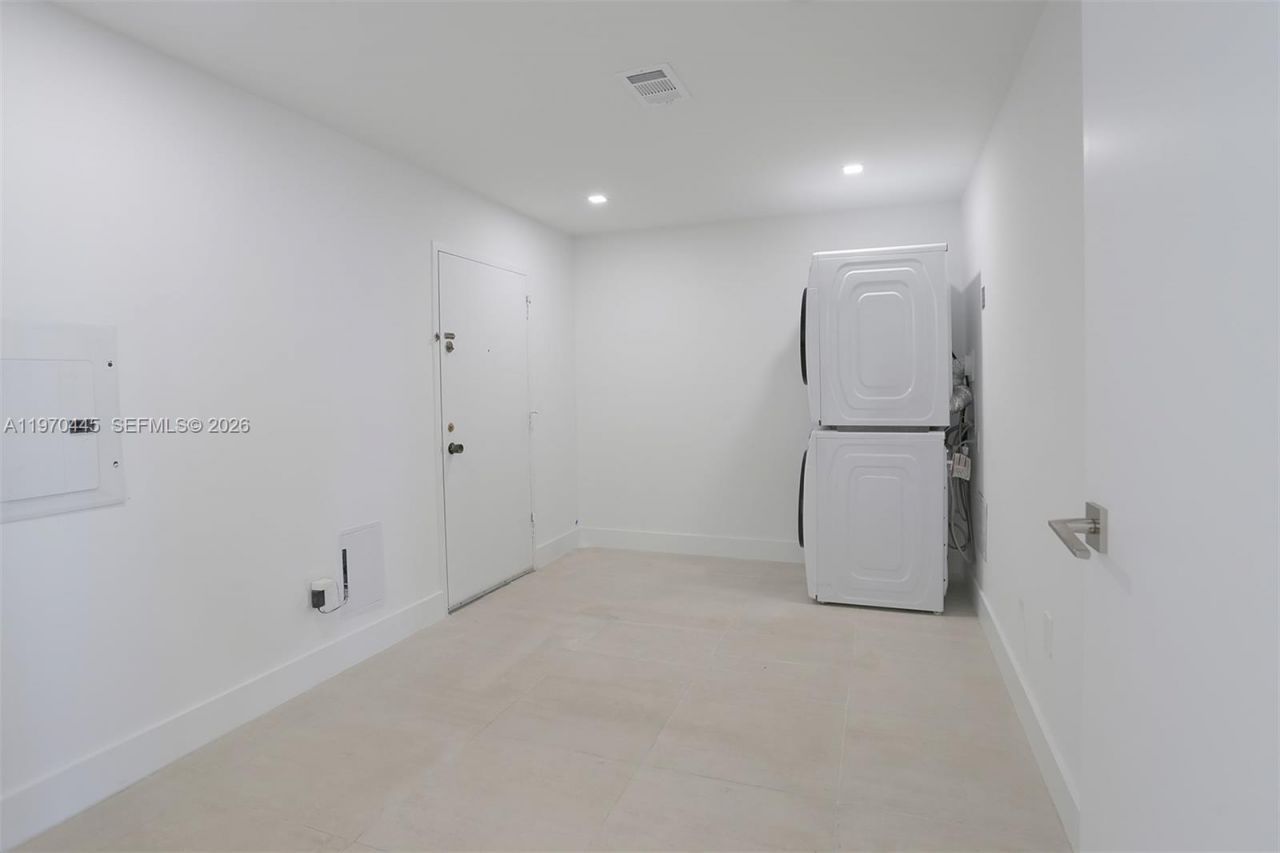 11 Island Ave, Unit PH8, Miami Beach, FL 33139 Photo