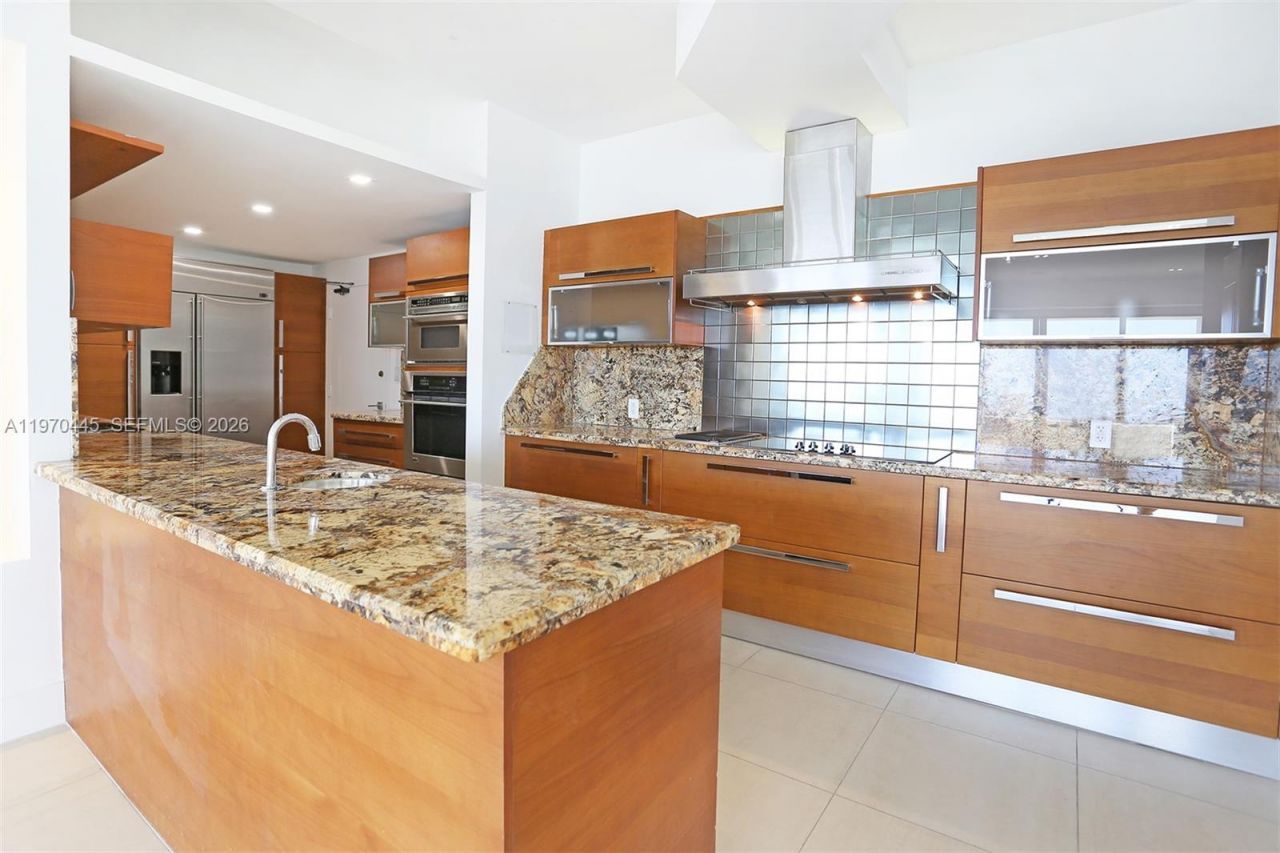 11 Island Ave, Unit PH8, Miami Beach, FL 33139 Photo