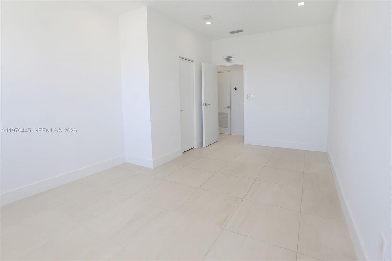 11 Island Ave, Unit PH8, Miami Beach, FL 33139 Photo