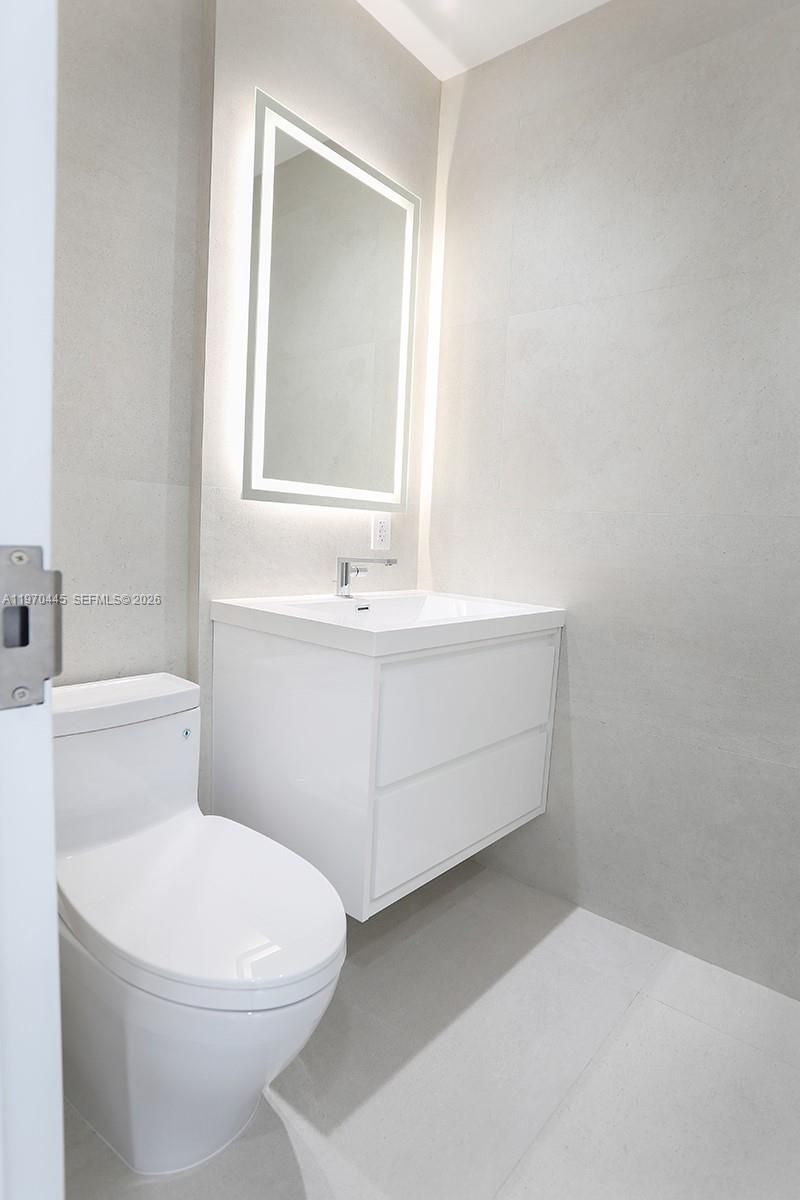 11 Island Ave, Unit PH8, Miami Beach, FL 33139 Photo