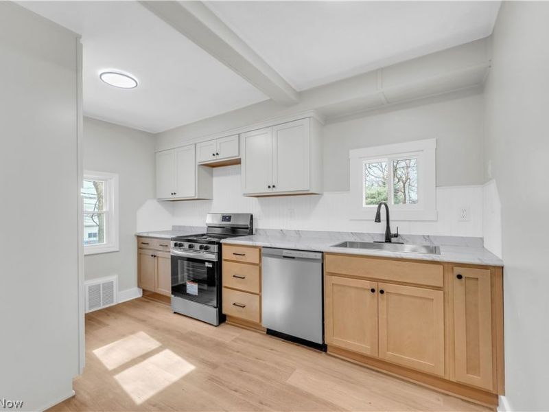 242 Orchard Avenue, Cuyahoga Falls, OH 44221 Photo 5