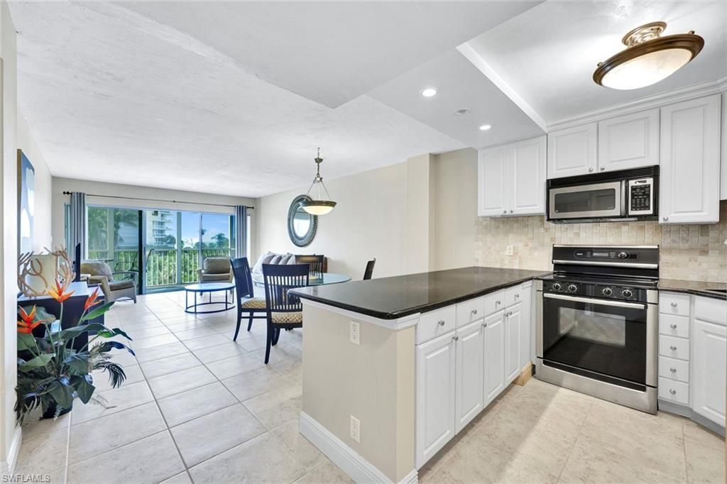 1 Bluebill Ave, Unit 409, Naples, FL 34108 Photo