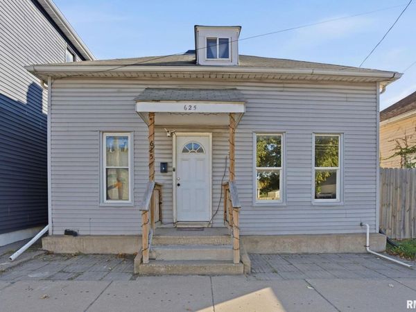 625 N DIVISION Street, Davenport, IA 52802