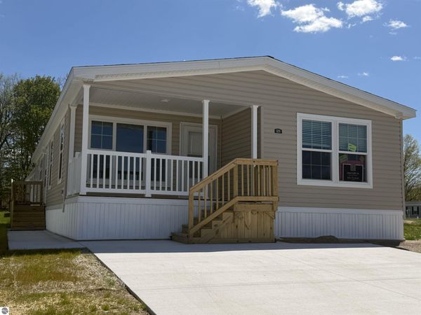 1211 Wellington Drive, Mt Pleasant, MI 48858