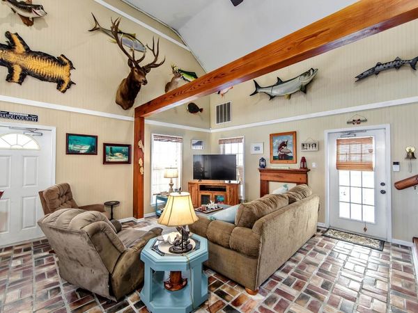 172 Rosethorne Ln, Grand Isle, LA 70358