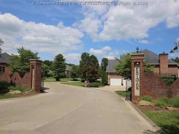 3034 Cliffside Road, Hurricane, WV 25526
