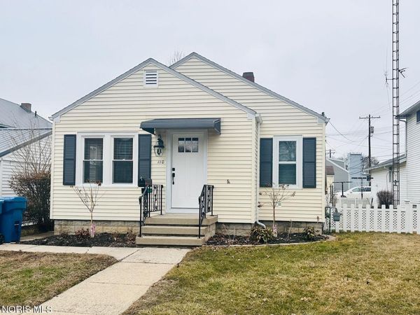 110 S Monroe Street, Fremont, OH 43420