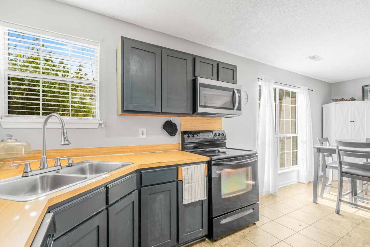 108 Dudley Lane Photo 10