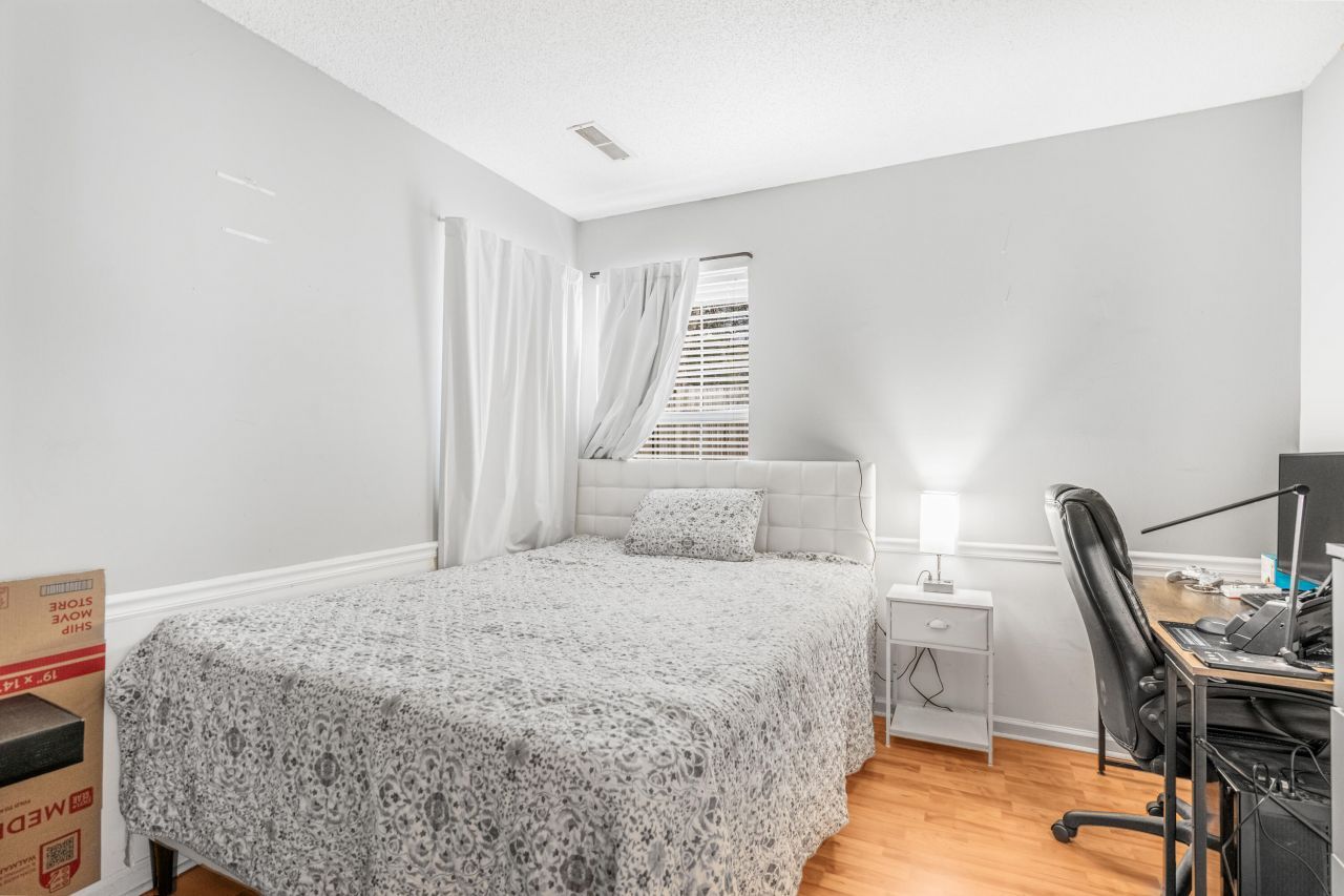 108 Dudley Lane Photo 17