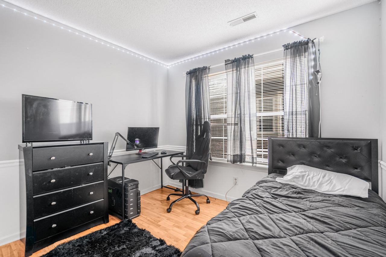 108 Dudley Lane Photo 19