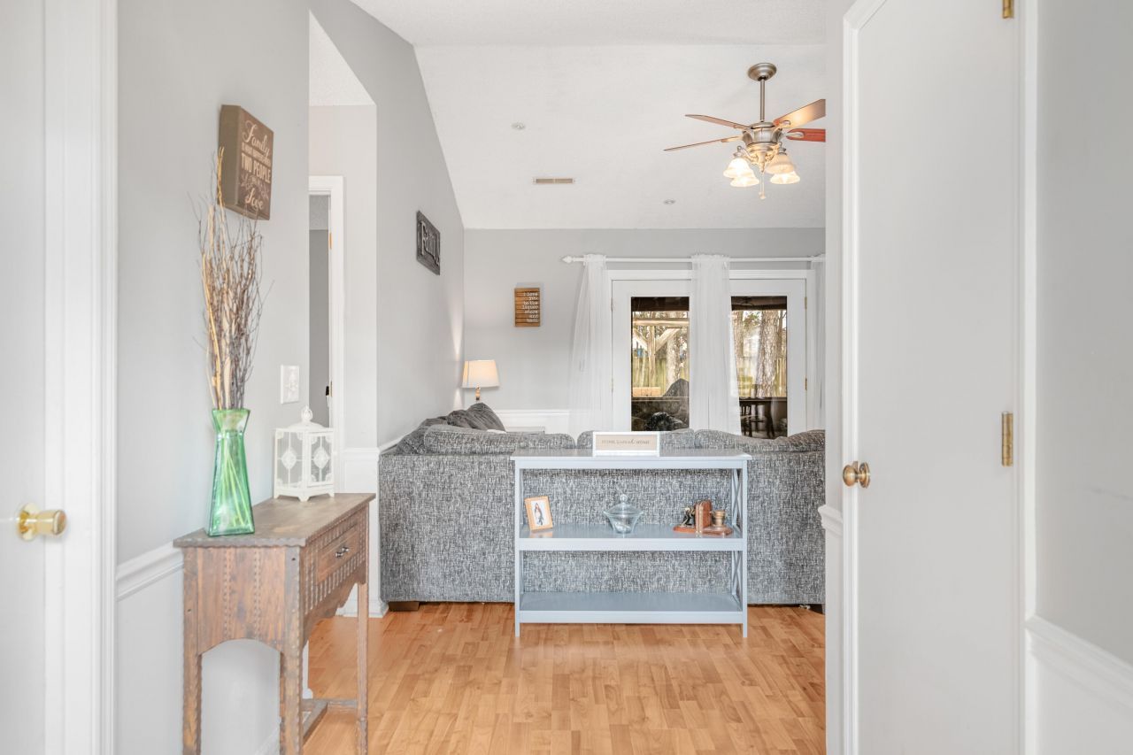 108 Dudley Lane Photo 2