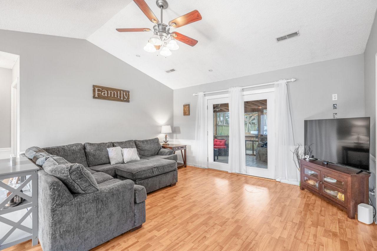 108 Dudley Lane Photo 3