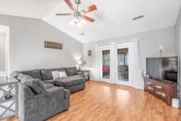 108 Dudley Lane photo 4