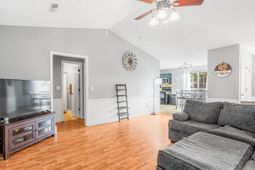 108 Dudley Lane photo 4