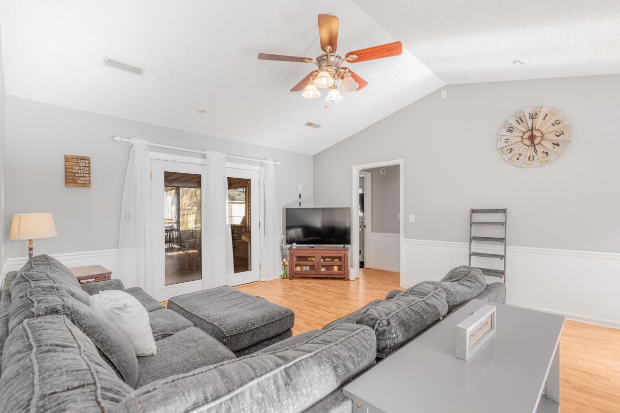 108 Dudley Lane Photo 5