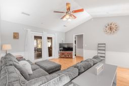 108 Dudley Lane photo 4