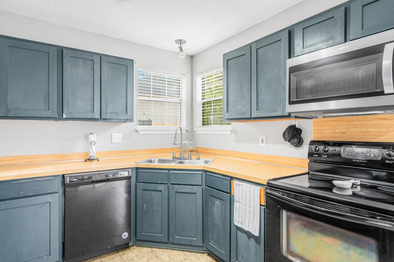 108 Dudley Lane Photo 8