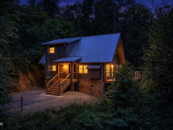 709 Spring Drive, Gatlinburg, TN 37738