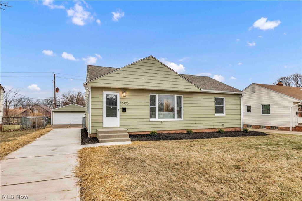 10970 Aaron Drive, Parma, OH 44130 Main Photo