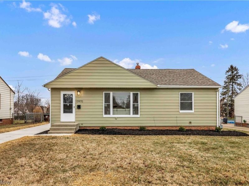 10970 Aaron Drive, Parma, OH 44130 Photo 2