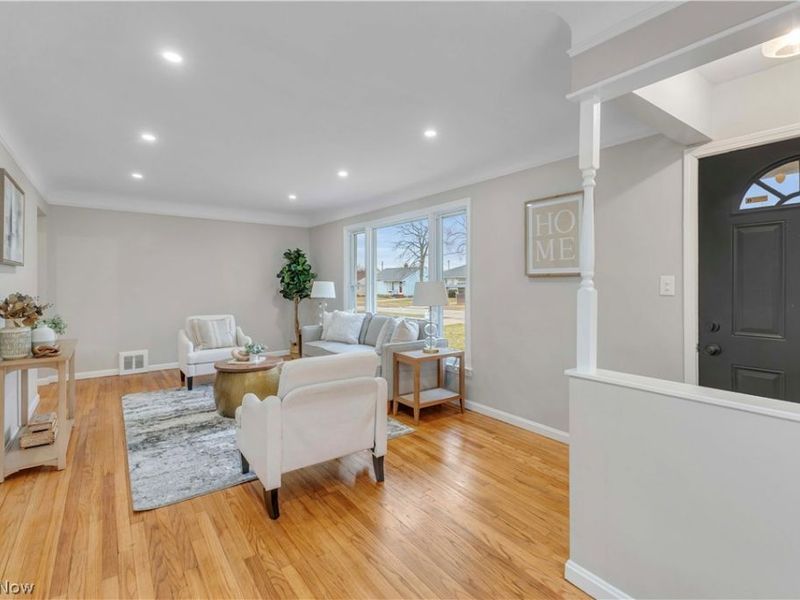 10970 Aaron Drive, Parma, OH 44130 Photo 3