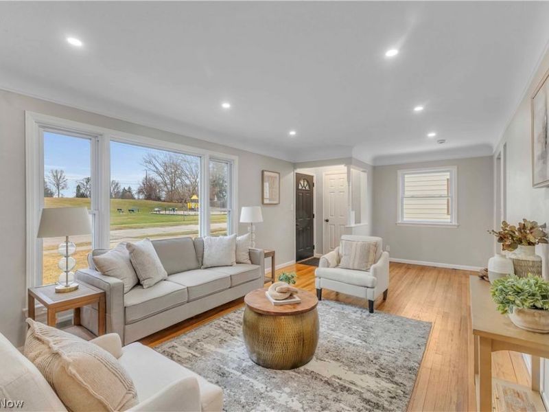 10970 Aaron Drive, Parma, OH 44130 Photo 4