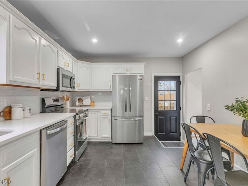 10970 Aaron Drive, Parma, OH 44130 Photo 5