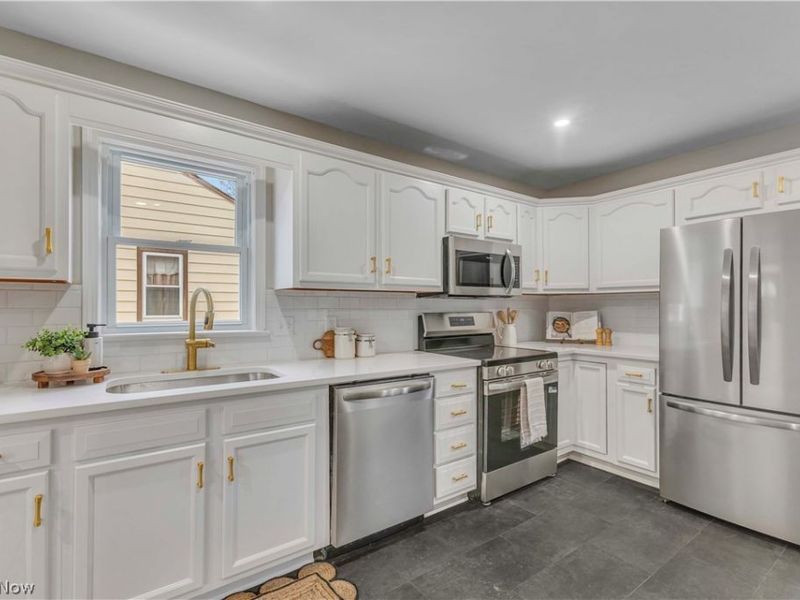 10970 Aaron Drive, Parma, OH 44130 Photo 6