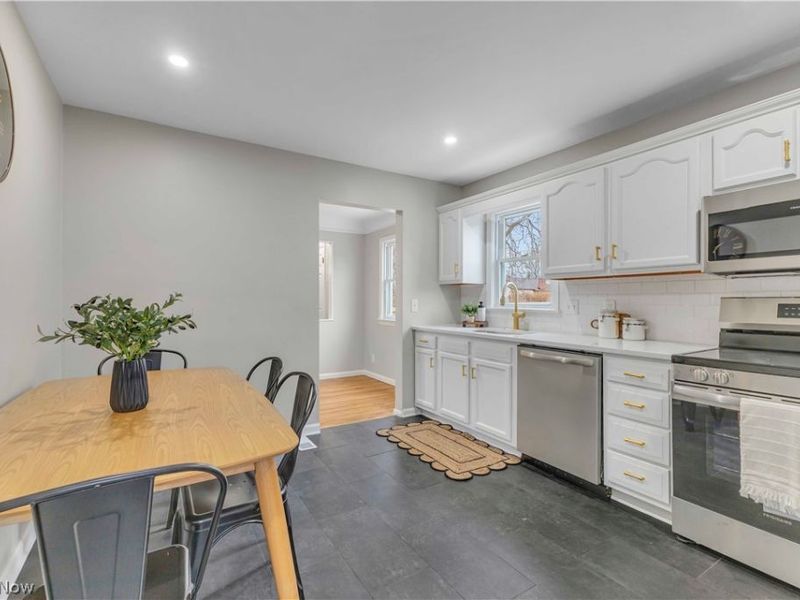 10970 Aaron Drive, Parma, OH 44130 Photo 7