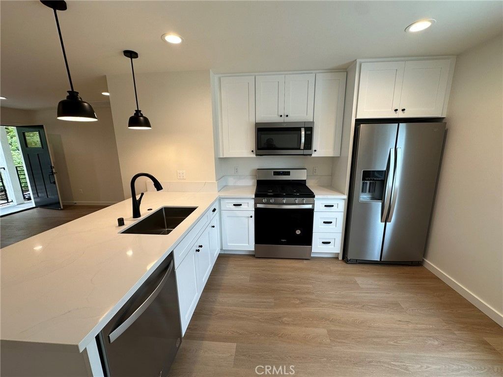 901 N Orchard Drive, Unit 201, Burbank, CA 91506 Main Photo