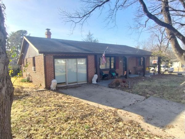 600 S Skyline, Carbondale, IL 62901