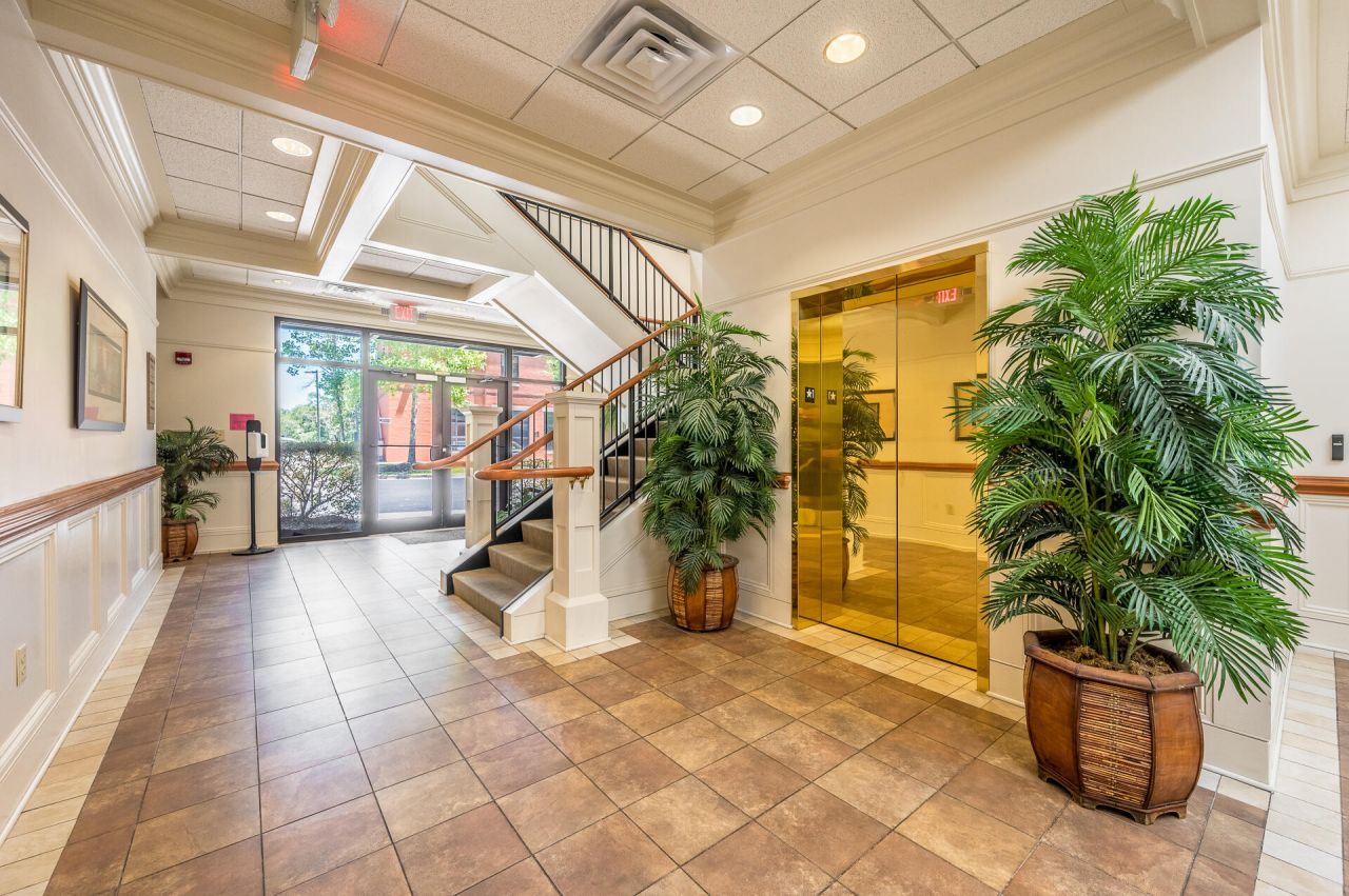 3520 W Montague Avenue  Photo 5