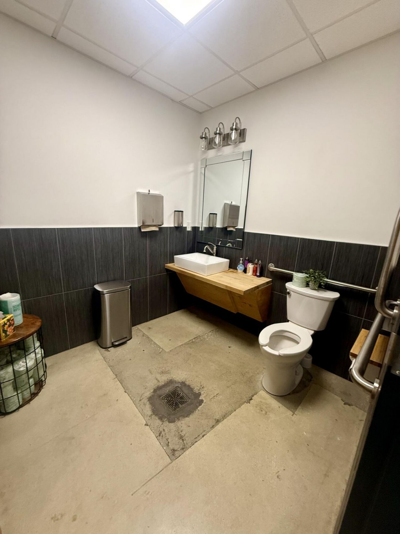 1939 Remount Road  Photo 21