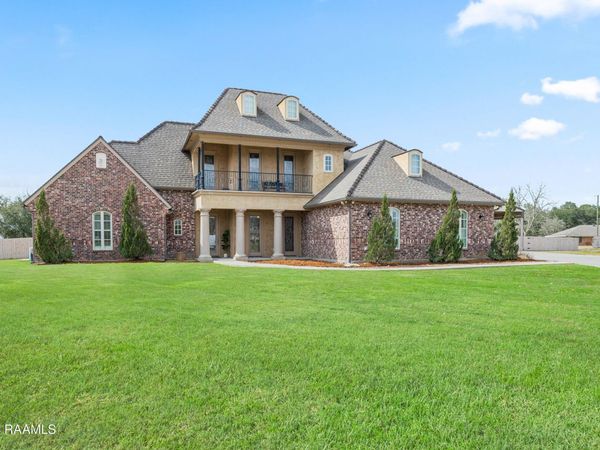 1800 Adeline Drive, New Iberia, LA 70563