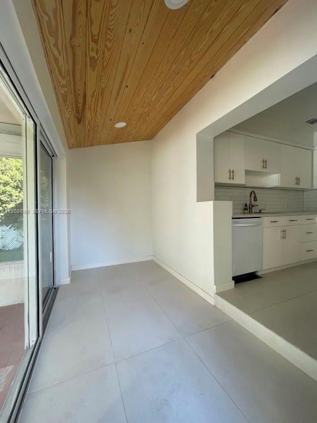 811 NE 70th St, Miami, FL 33138 Photo