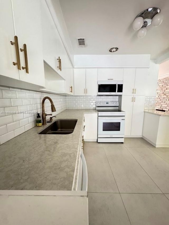 811 NE 70th St, Miami, FL 33138 Photo