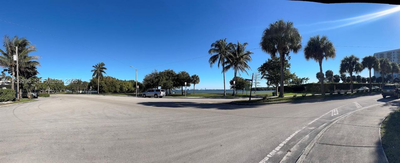 811 NE 70th St, Miami, FL 33138 Photo