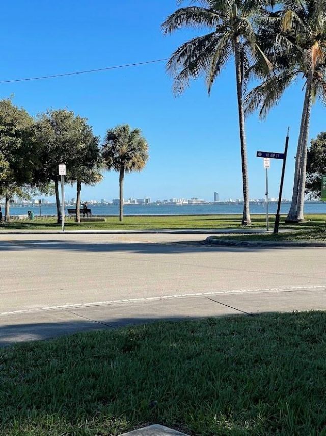 811 NE 70th St, Miami, FL 33138 Photo