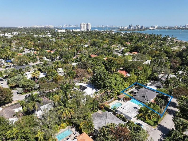 811 NE 70th St, Miami, FL 33138 Photo