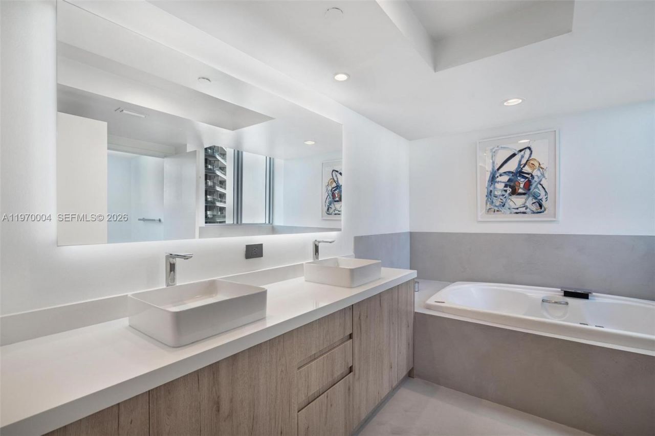 1331 Brickell Bay Dr , Unit 2402, Miami, FL 33131 Photo