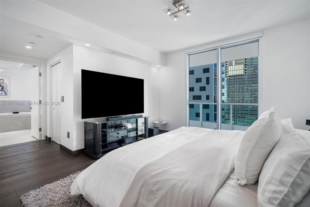 1331 Brickell Bay Dr , Unit 2402, Miami, FL 33131 Photo