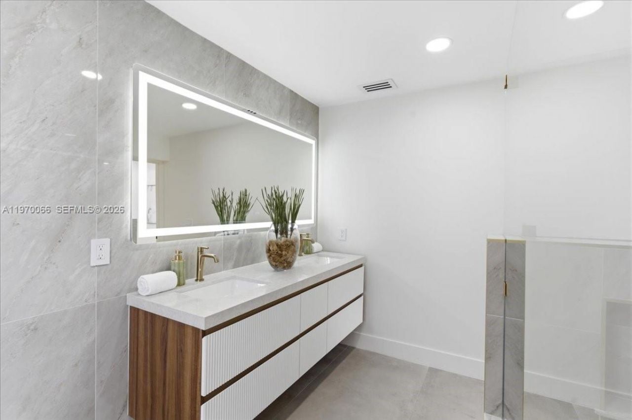 1971 SW 33rd Ave, Miami, FL 33145 Photo